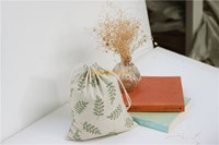Discount promotional natural economy custom logo printed jute gift bags printed burlap bags in bulk wholesale