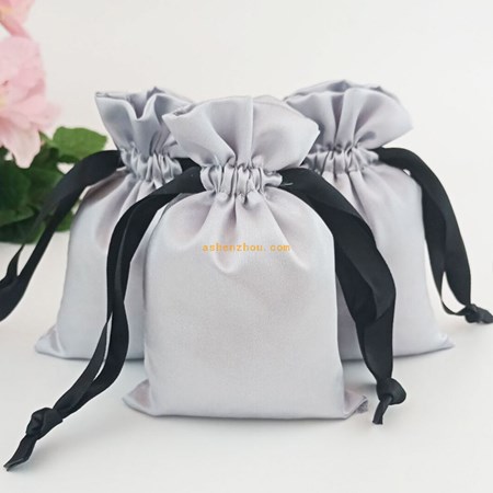 é ribbon 2way bijou satin gather bag é ribbon 2way bijou satin gather bag